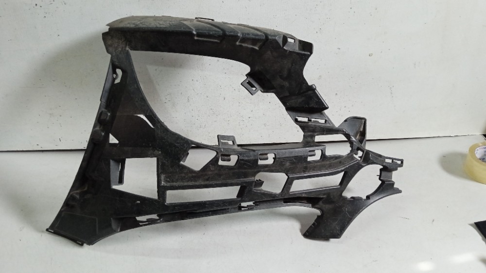 Guia Lado Esq Dianteiro Do P/c  Mercedes C180 2013/2016 Usad 1