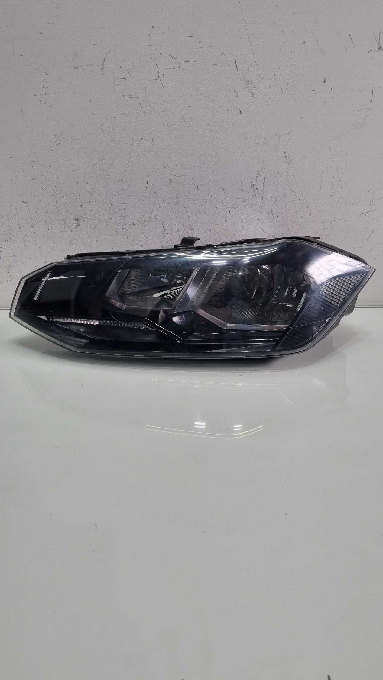 Farol lado esquerdo Volkswagen Polo mascara negra 2017/2022 4