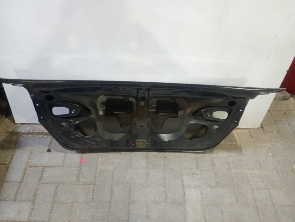 Tampa traseira Toyota corolla 21/24 recuperada 4