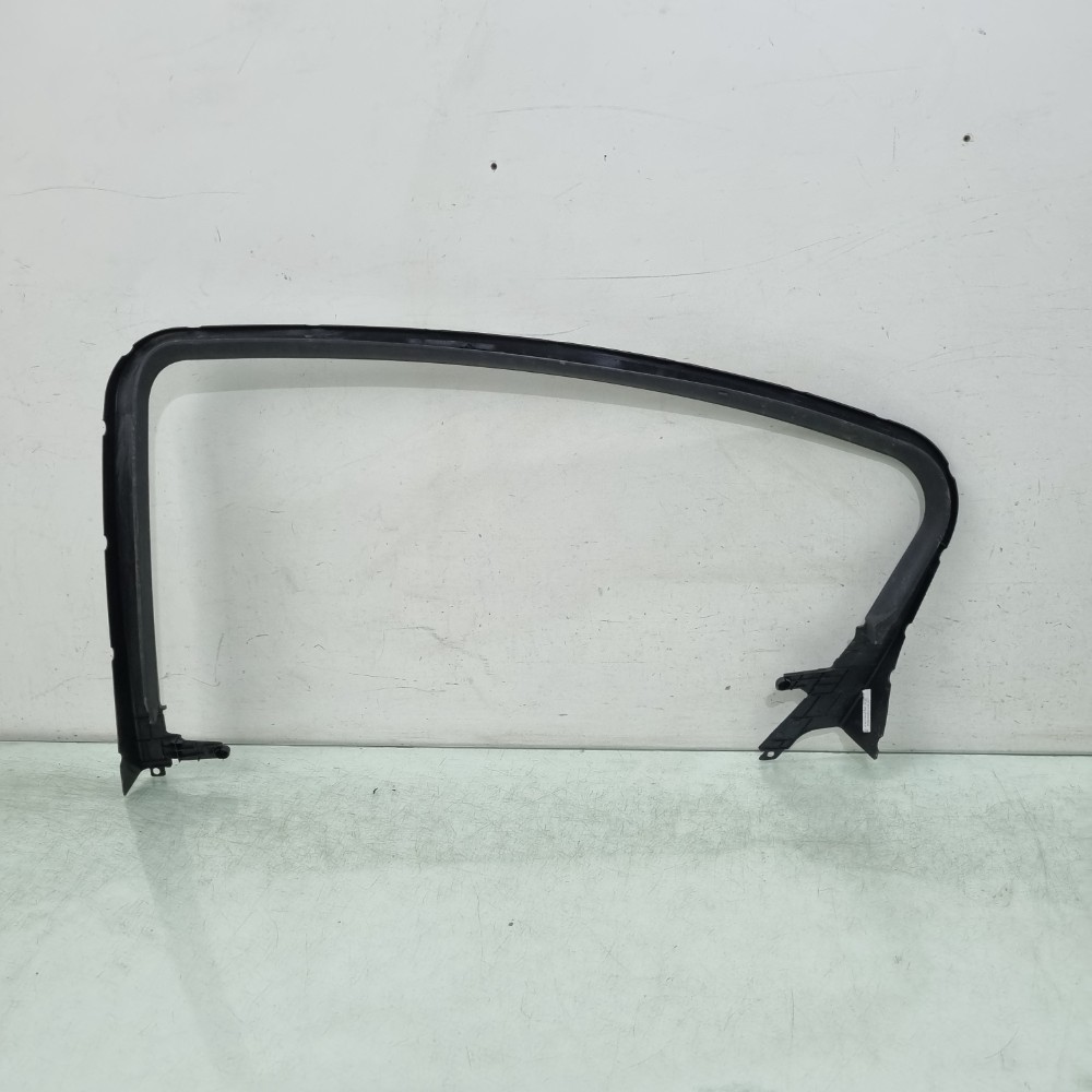 Moldura Porta Traseira Esquerda Chevrolet Cruze Sedan 2012 1