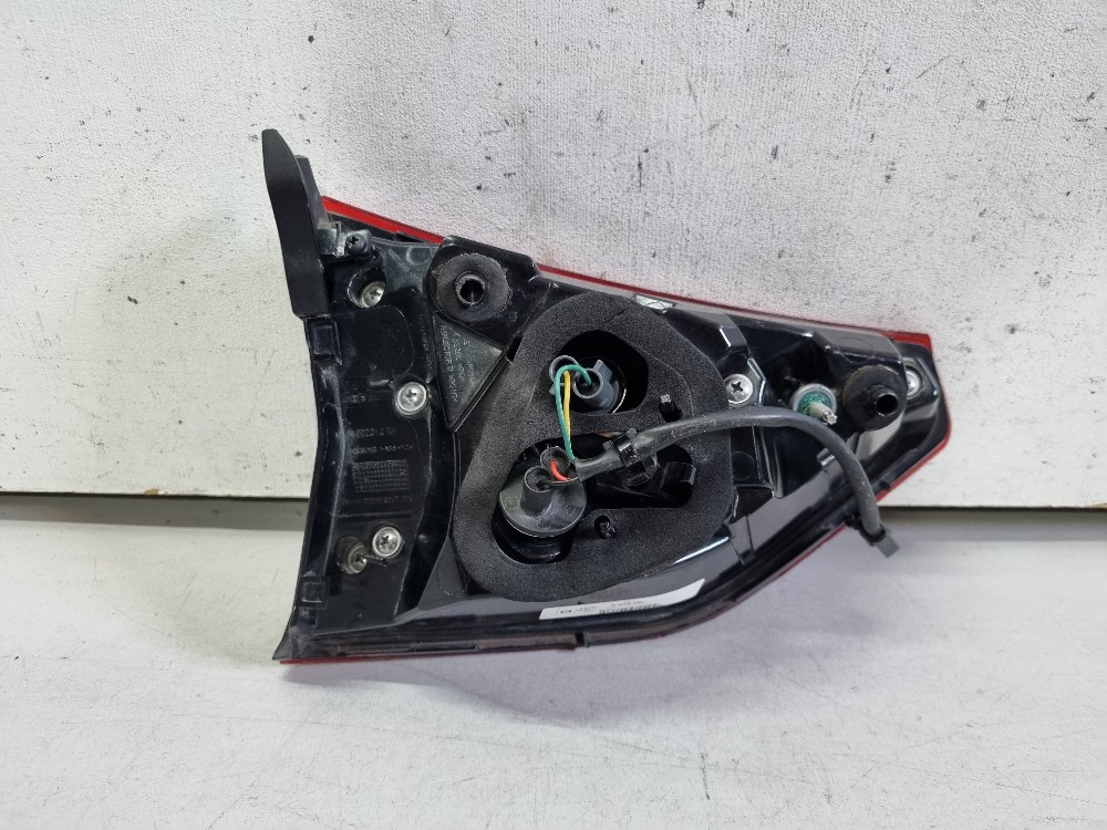 Lanterna Dir. da tampa traseira Chevrolet Tracker 2020/2023 6