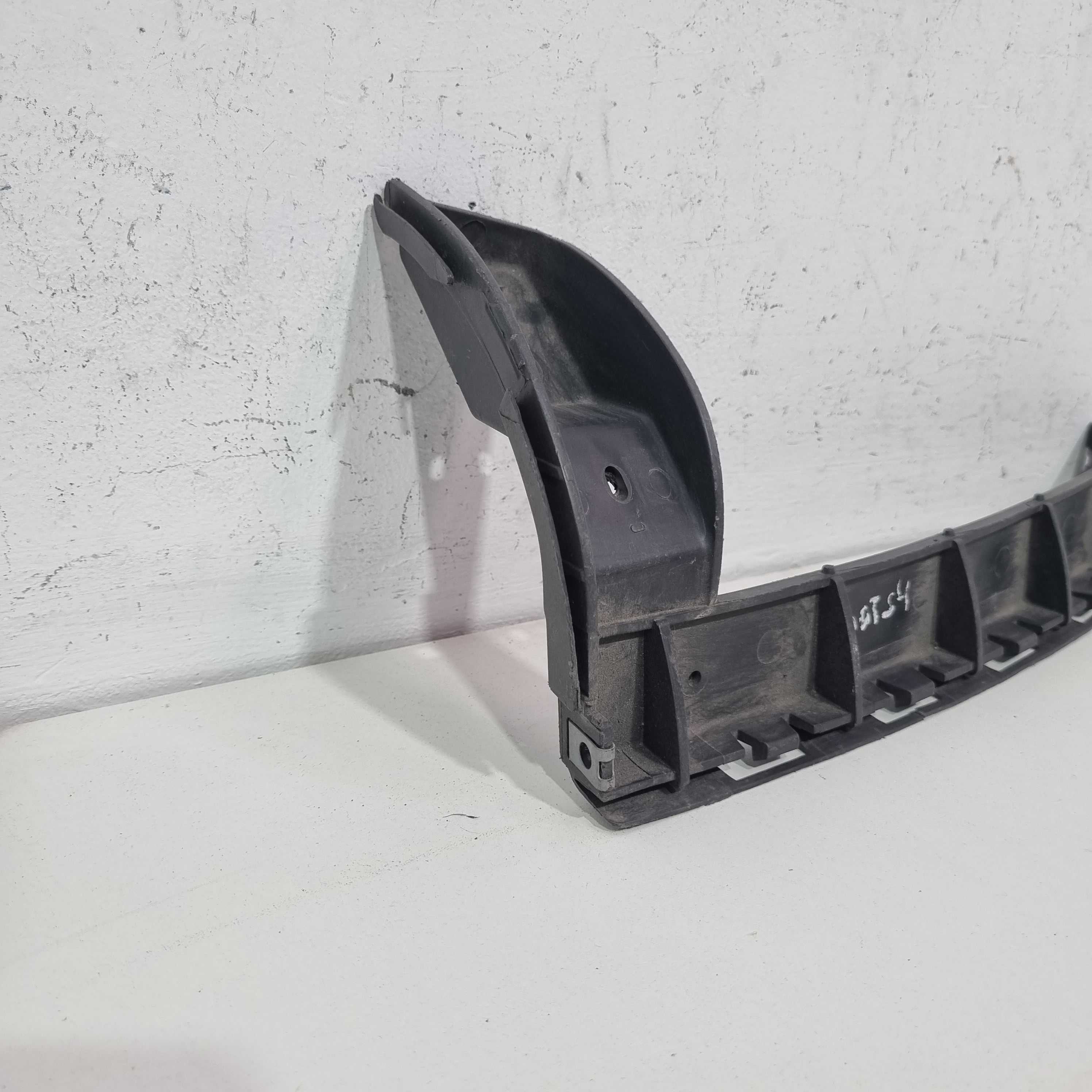 Guia Parachoque Tras Esquerdo Chevrolet Montana 2005/2010 2