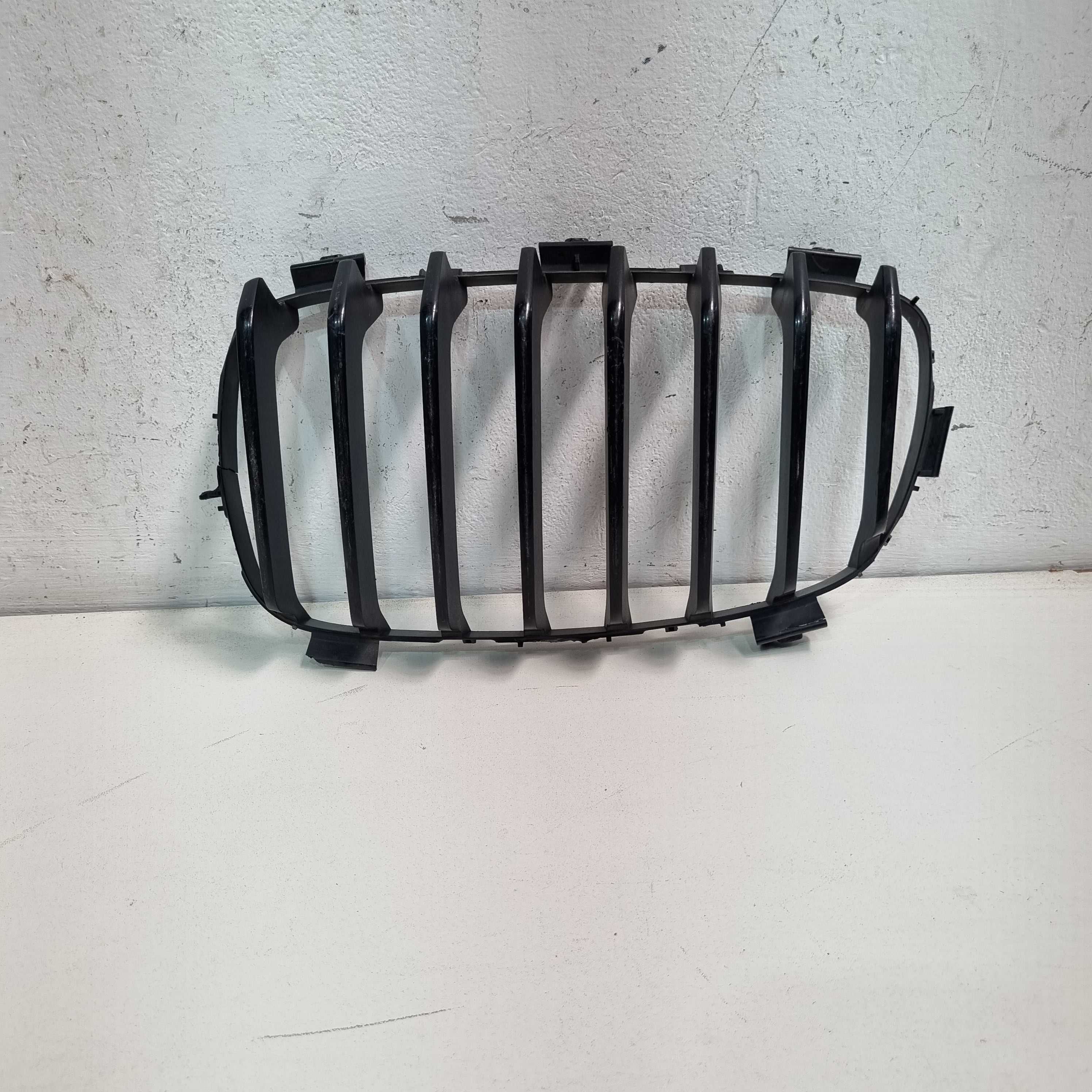 Grade Superior Esquerda BMW X1 2011/2015 C/Detalhes