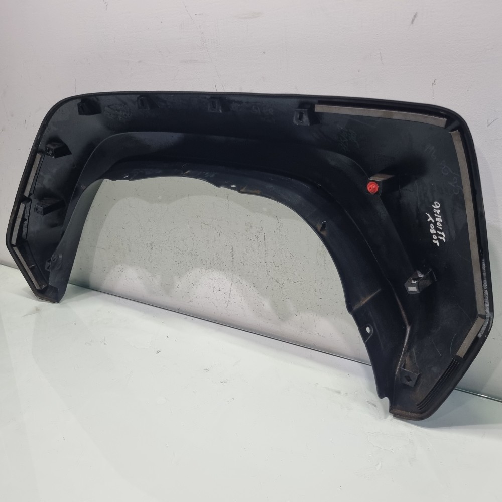 Moldura da lateral traseira direita hilux 18/23 original 6