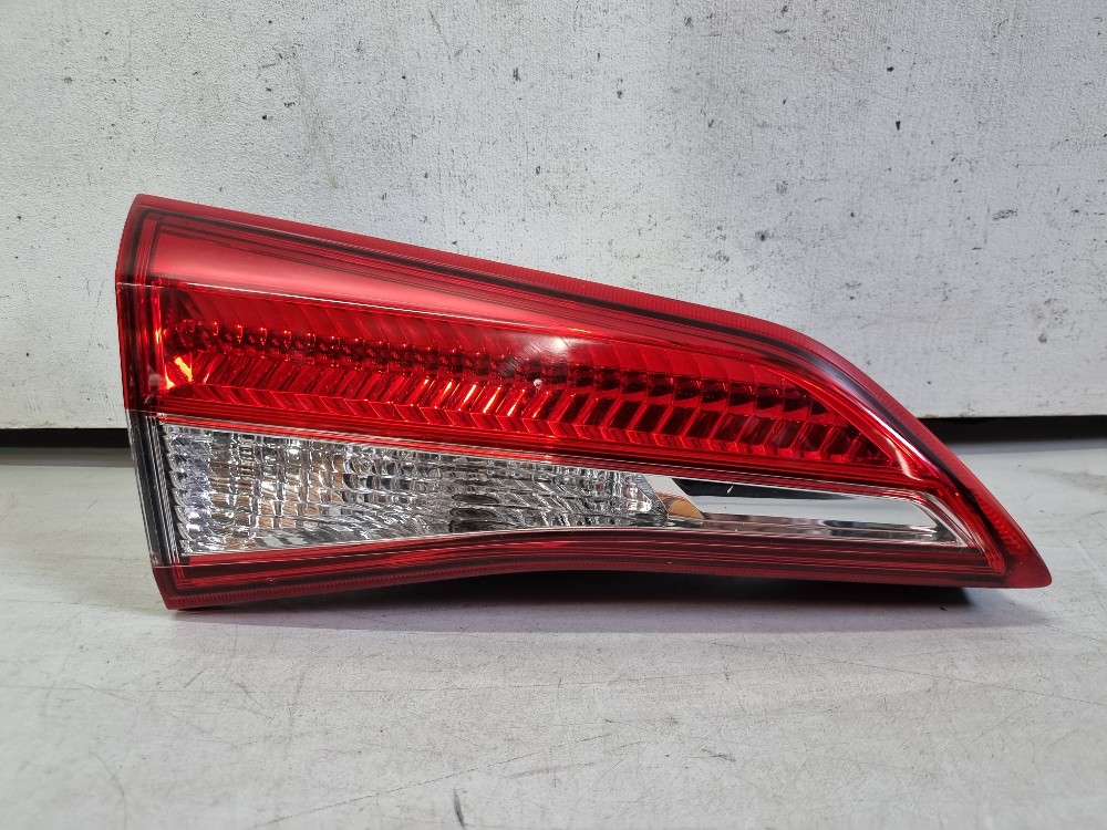 Lanterna Esquerda Tampa Toyota Yaris Sedan 2018/2022 Esquerdo/motorista 1