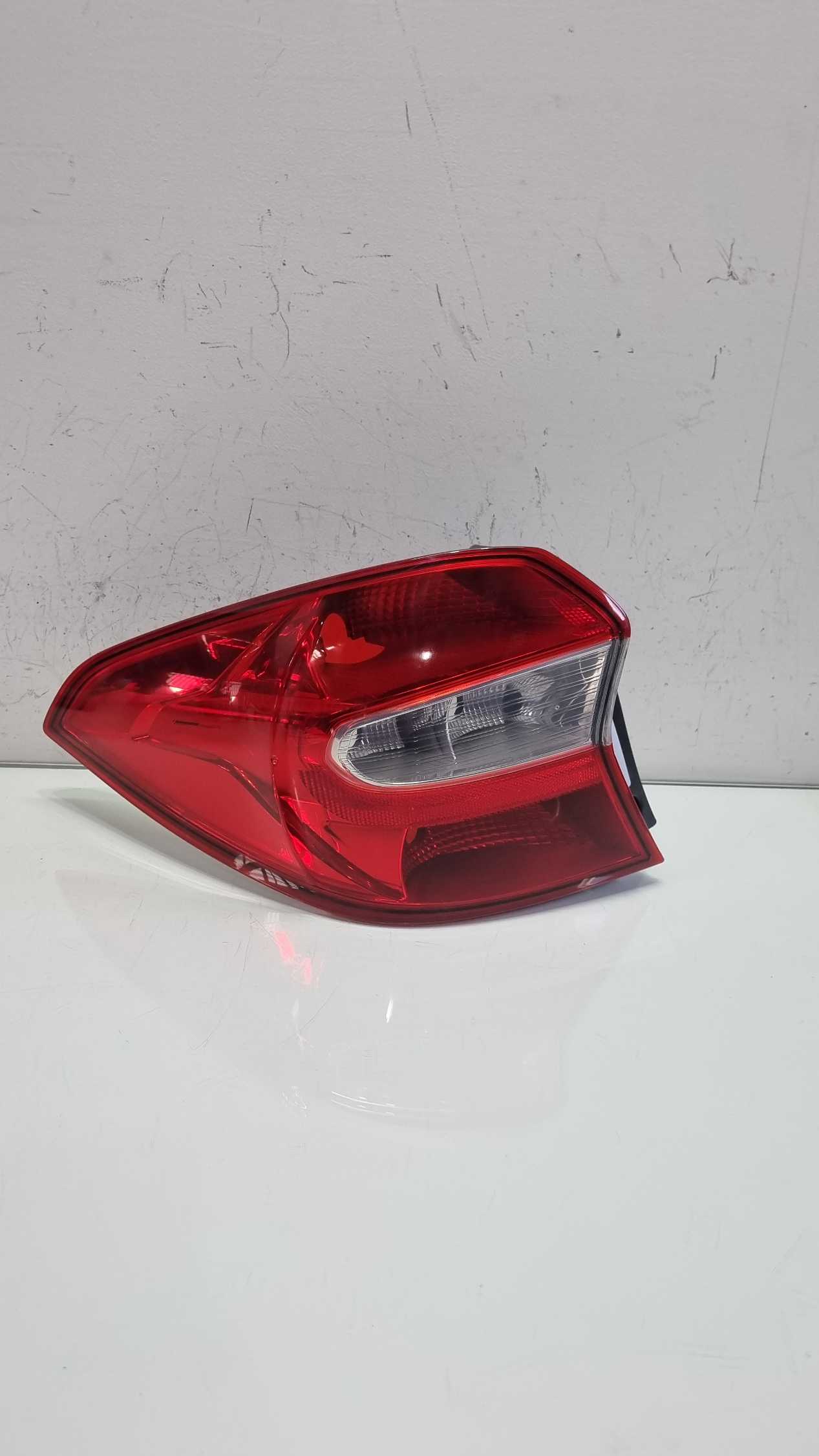 Lanterna lado esquerdo Ford KA Sedan modelo 2015/2018 1