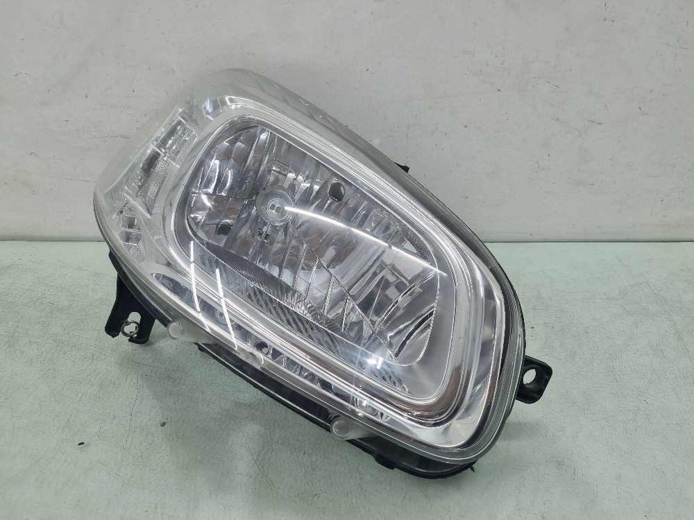 Farol direito cromado Fiat Uno drive 2016/2020 recuperado 3