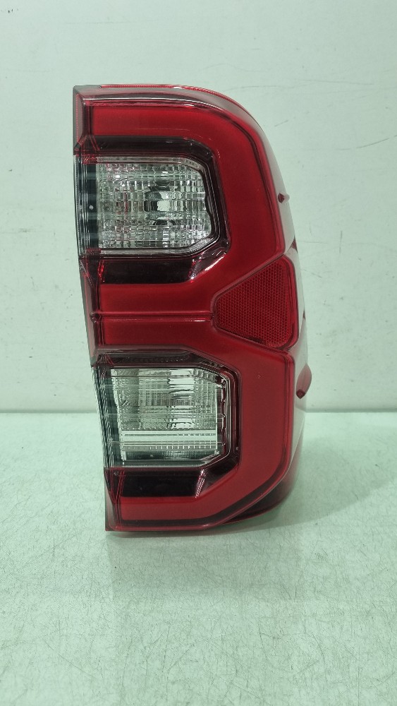 Lanterna Direito C/led Toyota Hilux Modelo 2022/2025 Direito/passageiro