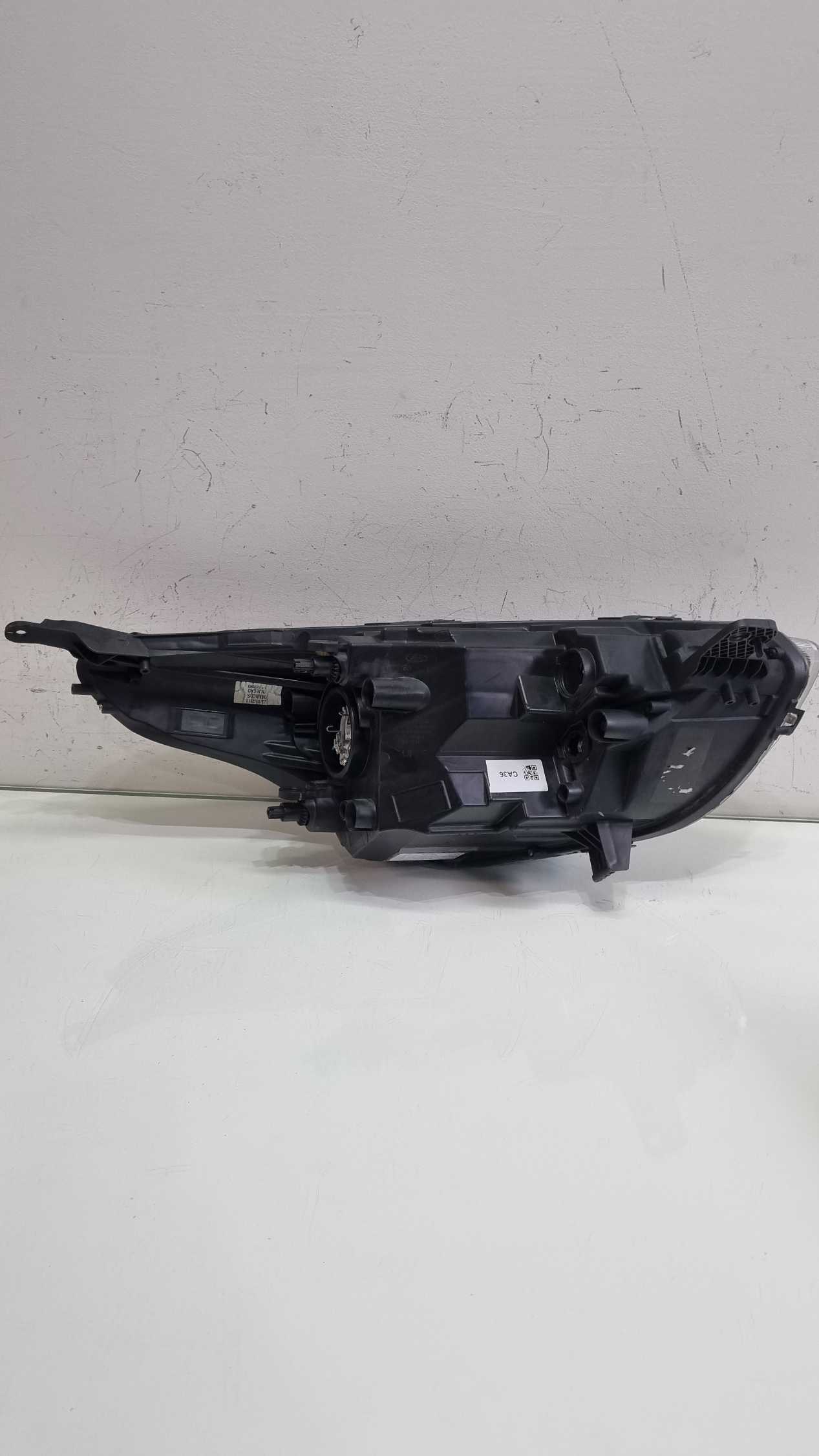 Farol lado esquerdo Ford KA mascara negra modelo 2018/2022 1