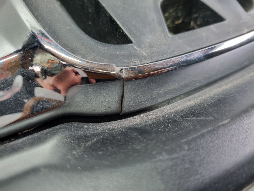 Grade superior Honda HR-V 2019/2021 com avaria 6