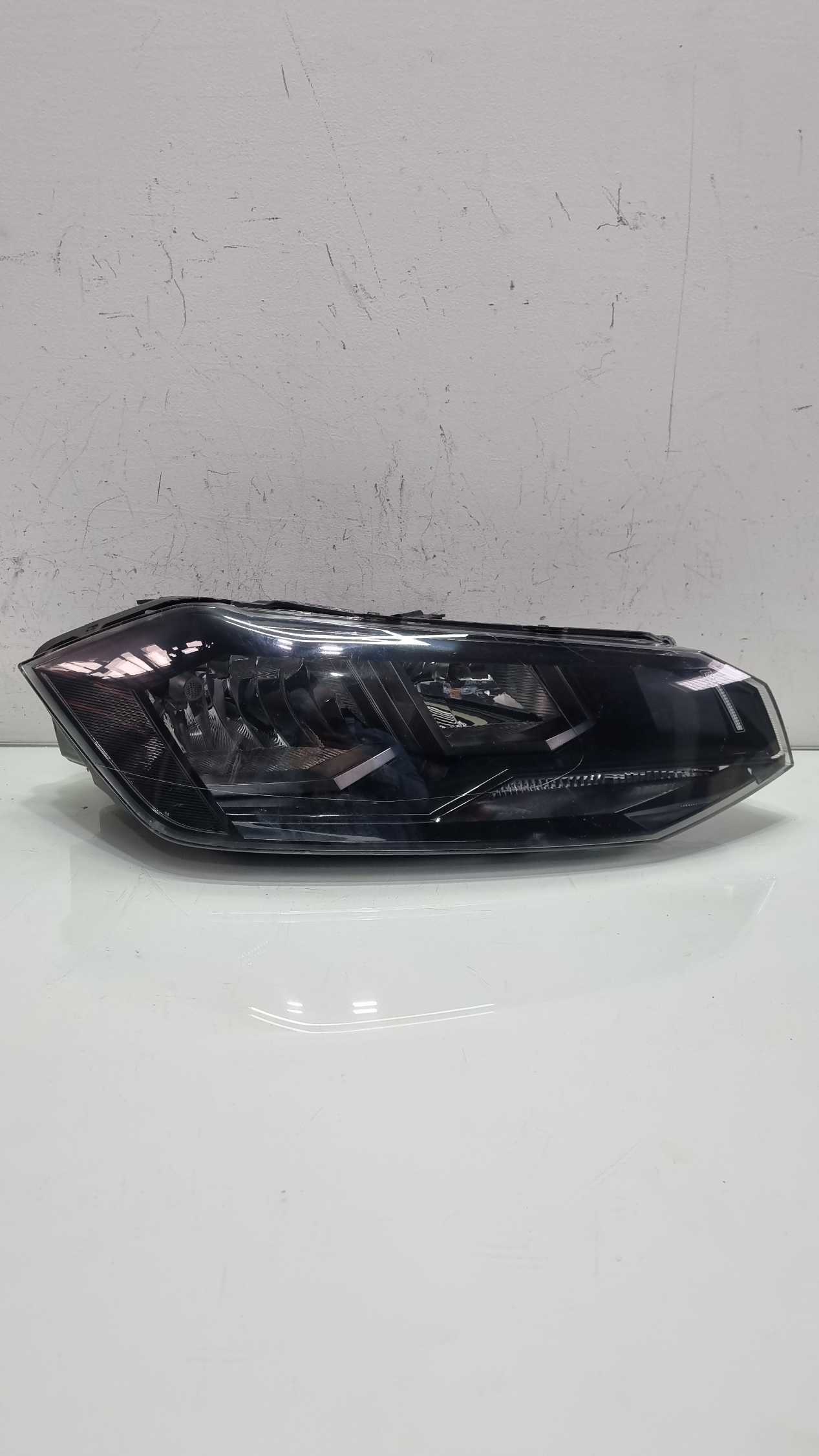 Farol lado direito Volkswagen Polo mascara negra 2017/2022 3