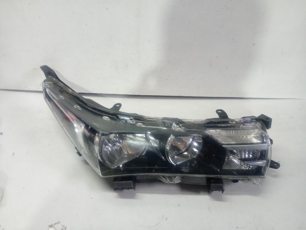 Farol Dianteiro Direito Toyota Corolla 2015/2018 Direito/passageiro 1