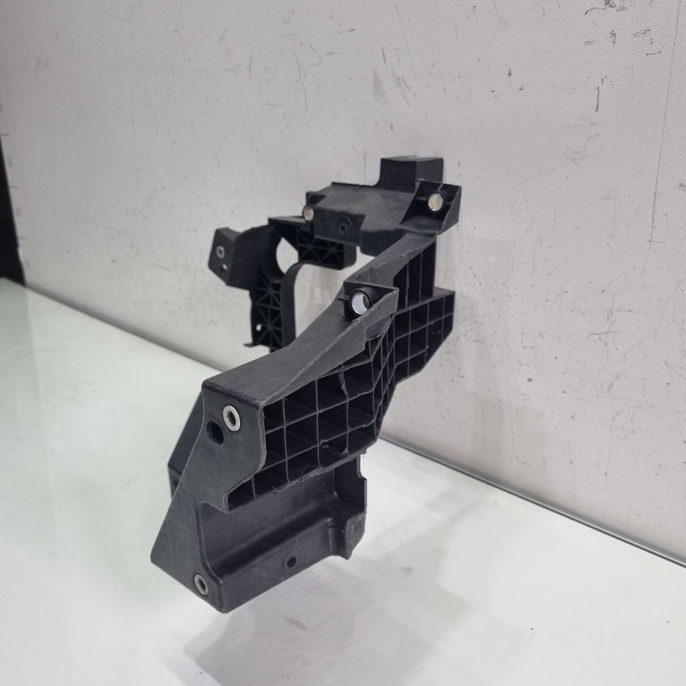 Suporte Direito do Farol Inferior Fiat Toro 2016–2024 Original 4