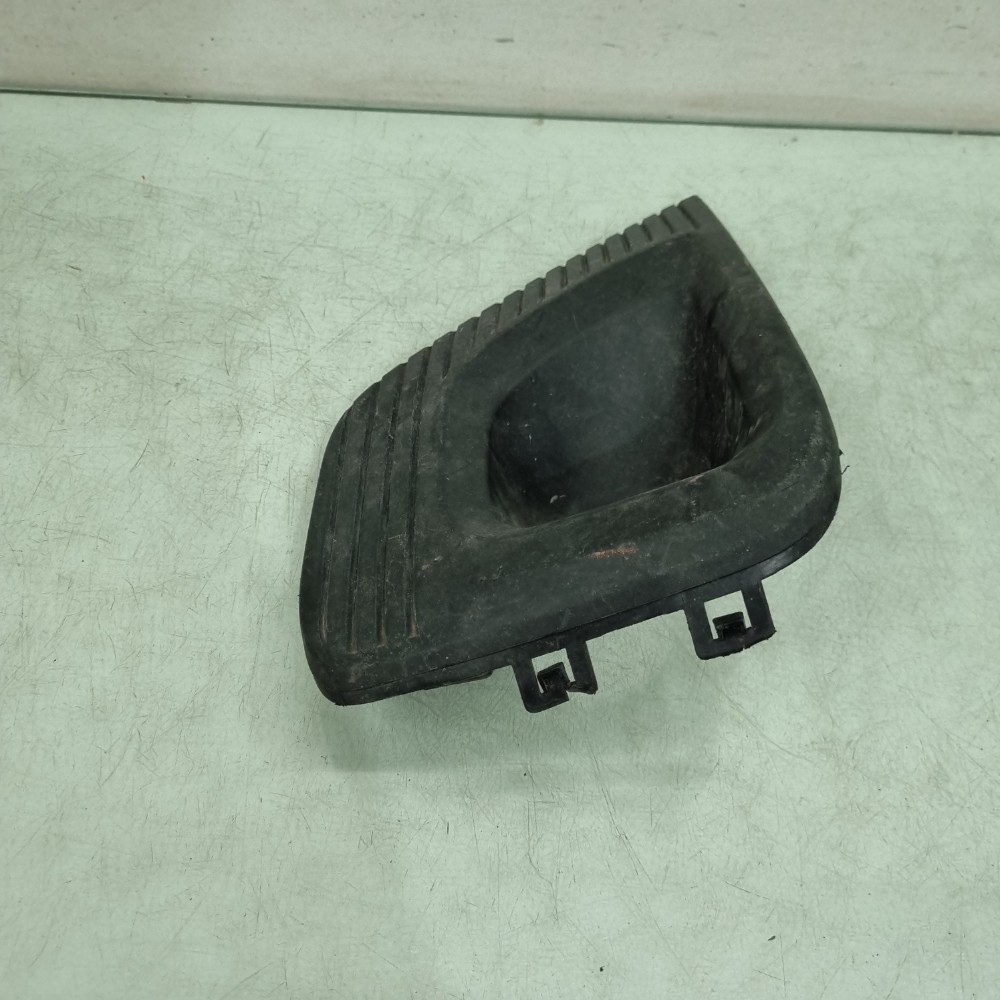 Moldura Do Cibié Esquerdo Fiat Fiorino 2021/2024 Recuperada 3