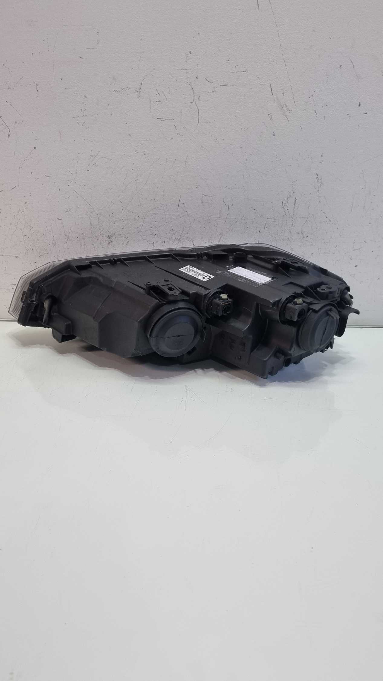 Farol lado direito mascara negra Volkswagen Polo 2017/2022 1
