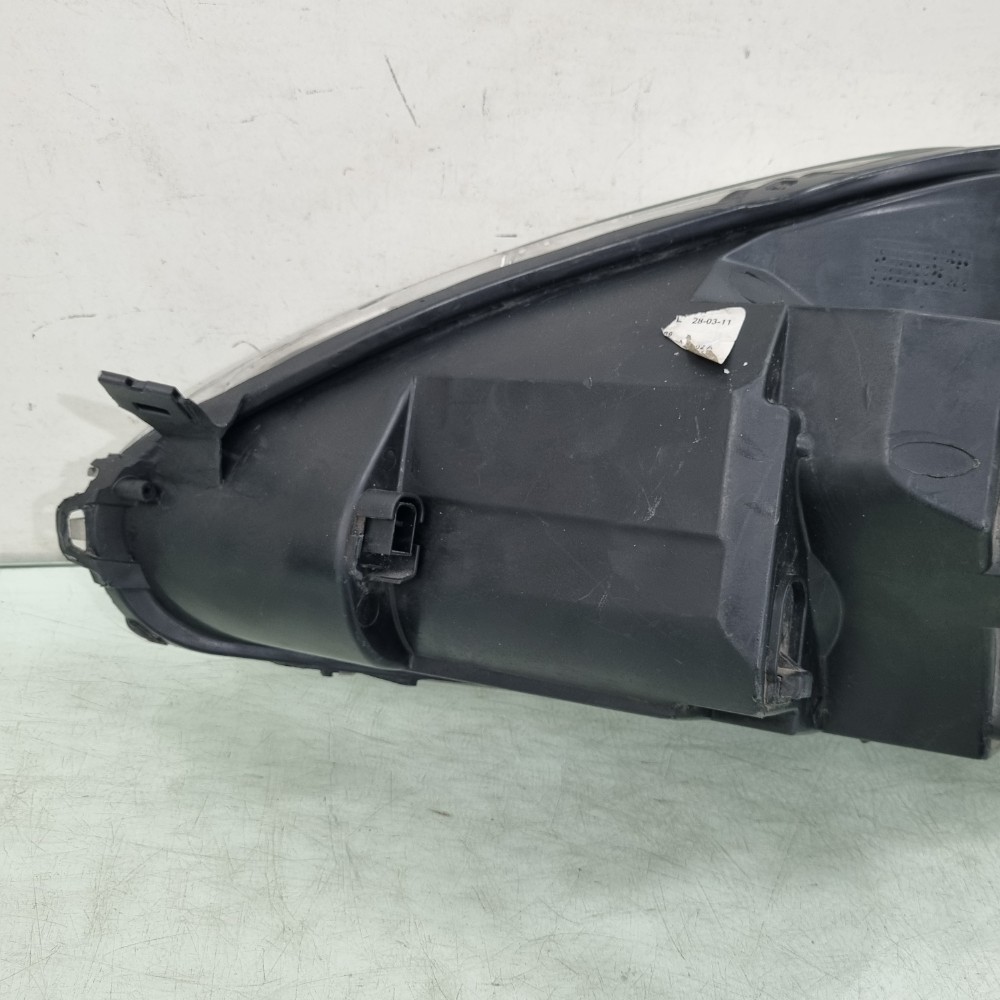 Farol Do Lado Direito Fiat Punto Modelos 2009/2012 Direito/passageiro 3