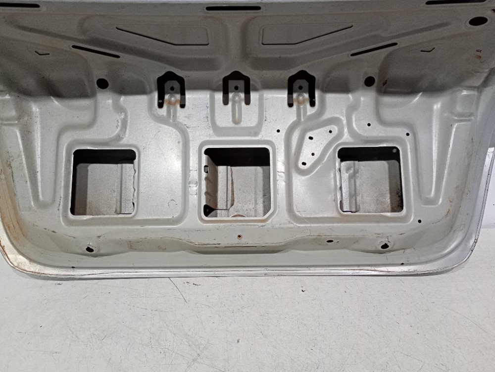 Tampa Traseira Chevrolet Corsa Sedan 05/12 Usado Recuperado Prata 4