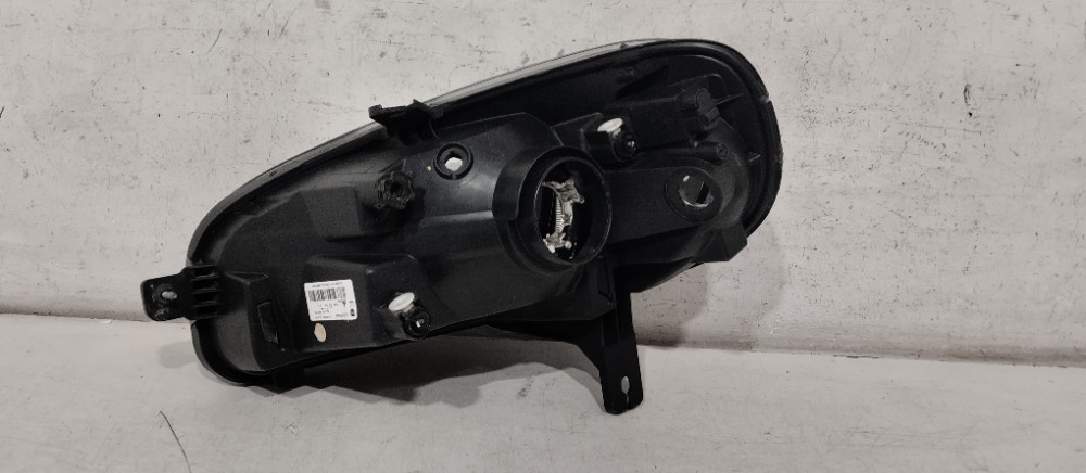 Farol Direito Fiat Uno Drive Máscara Negra 2016/2021 Usado. Direito/passageiro 4