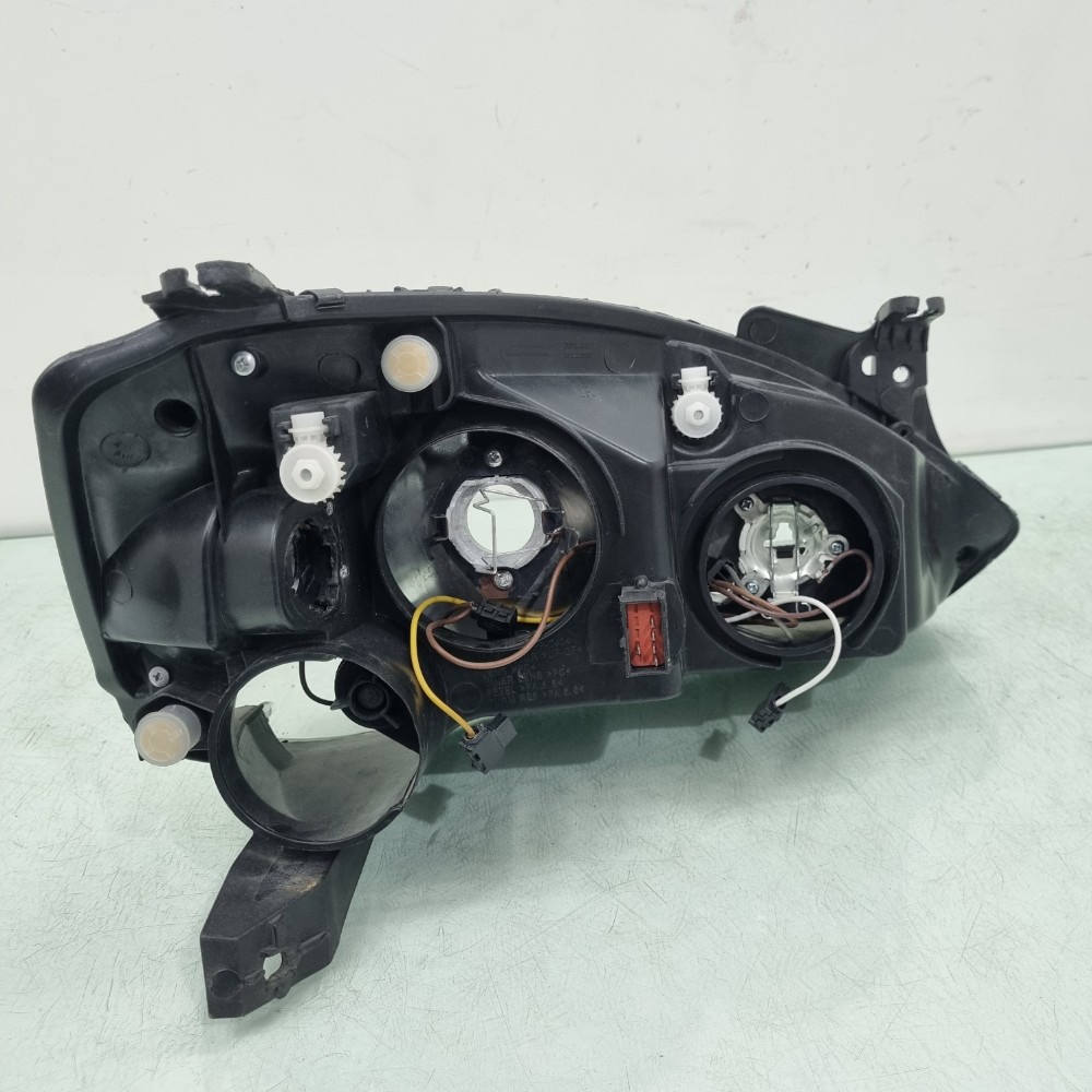 Farol Lado Esquerdo M.negra Chevrolet Corsa 2003/2012 Esquerdo/motorista 4