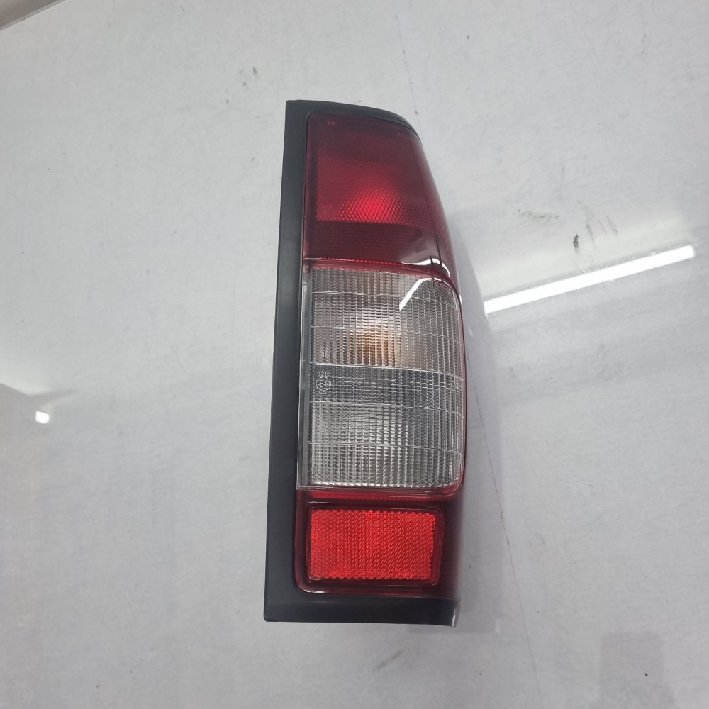 Lanterna Do Lado Direito Nissan Frontier Modelos  2003/2007 Direito/passageiro