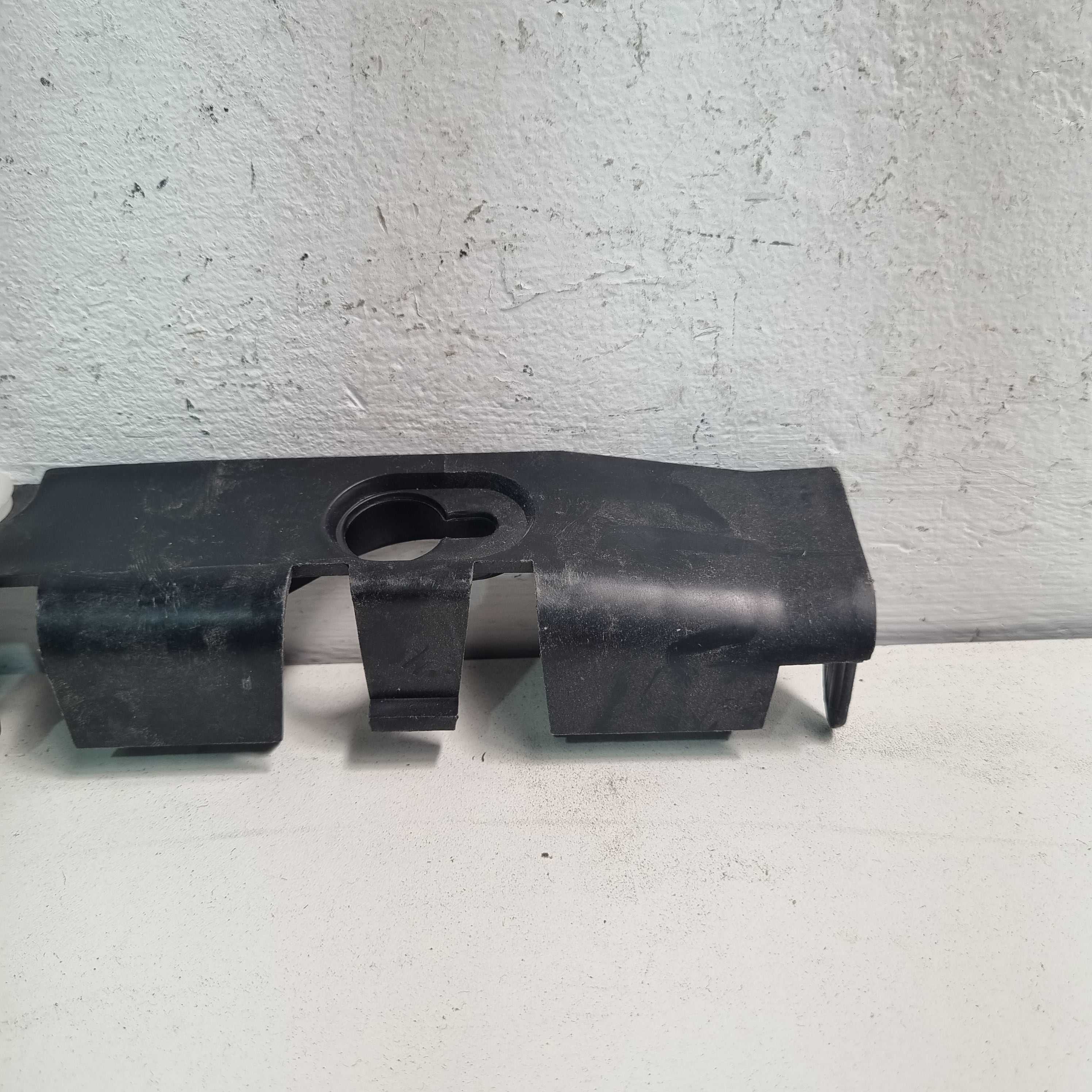 Suporte Esquerdo Parachoque Traseiro Renault Logan 2007/2010 2