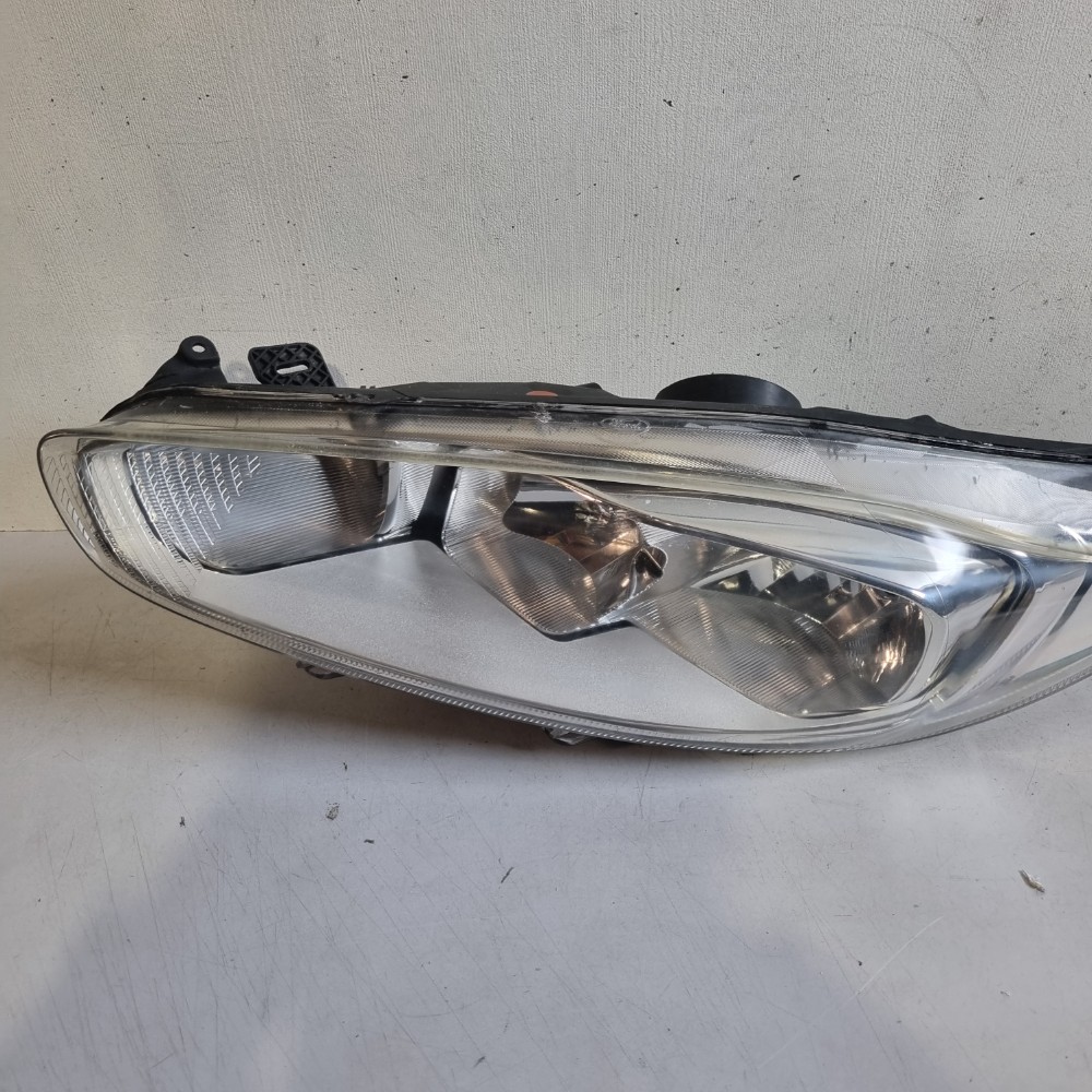 Farol Do Lado Esquerdo Ford New Fiesta Modelos 2015/2018 Esquerdo/motorista 1