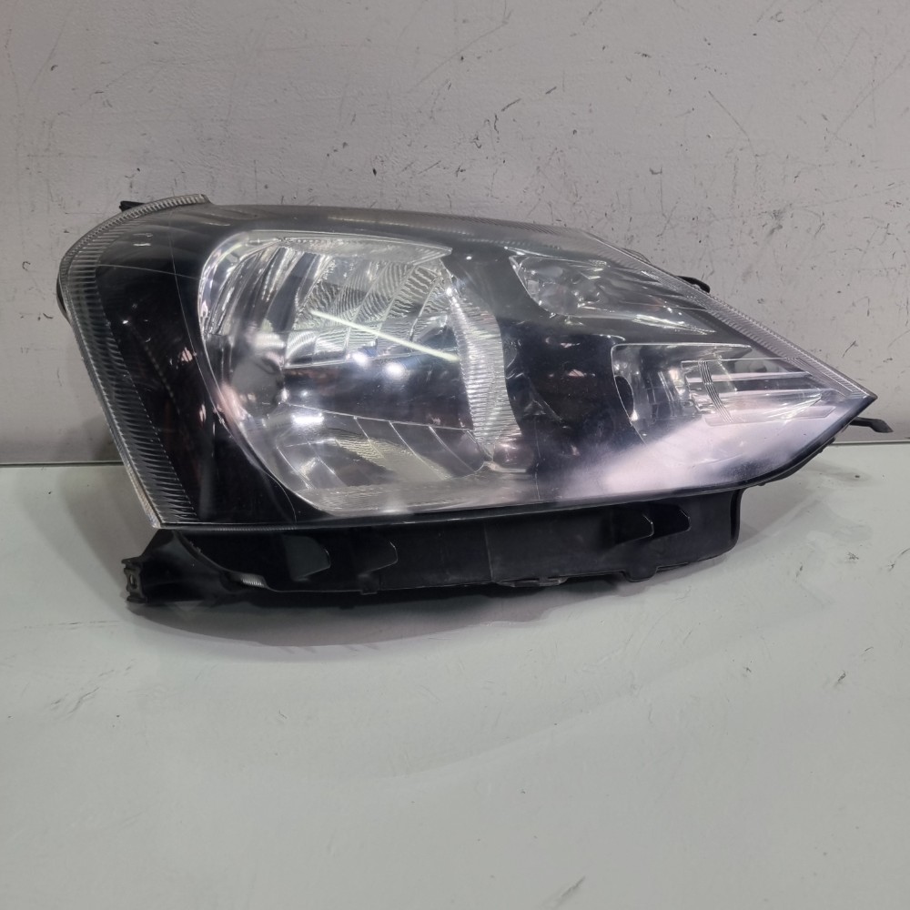 Farol Dianteiro Direito Mascara Negra Toyota Etios 2017/2020 Direito/passageiro 1