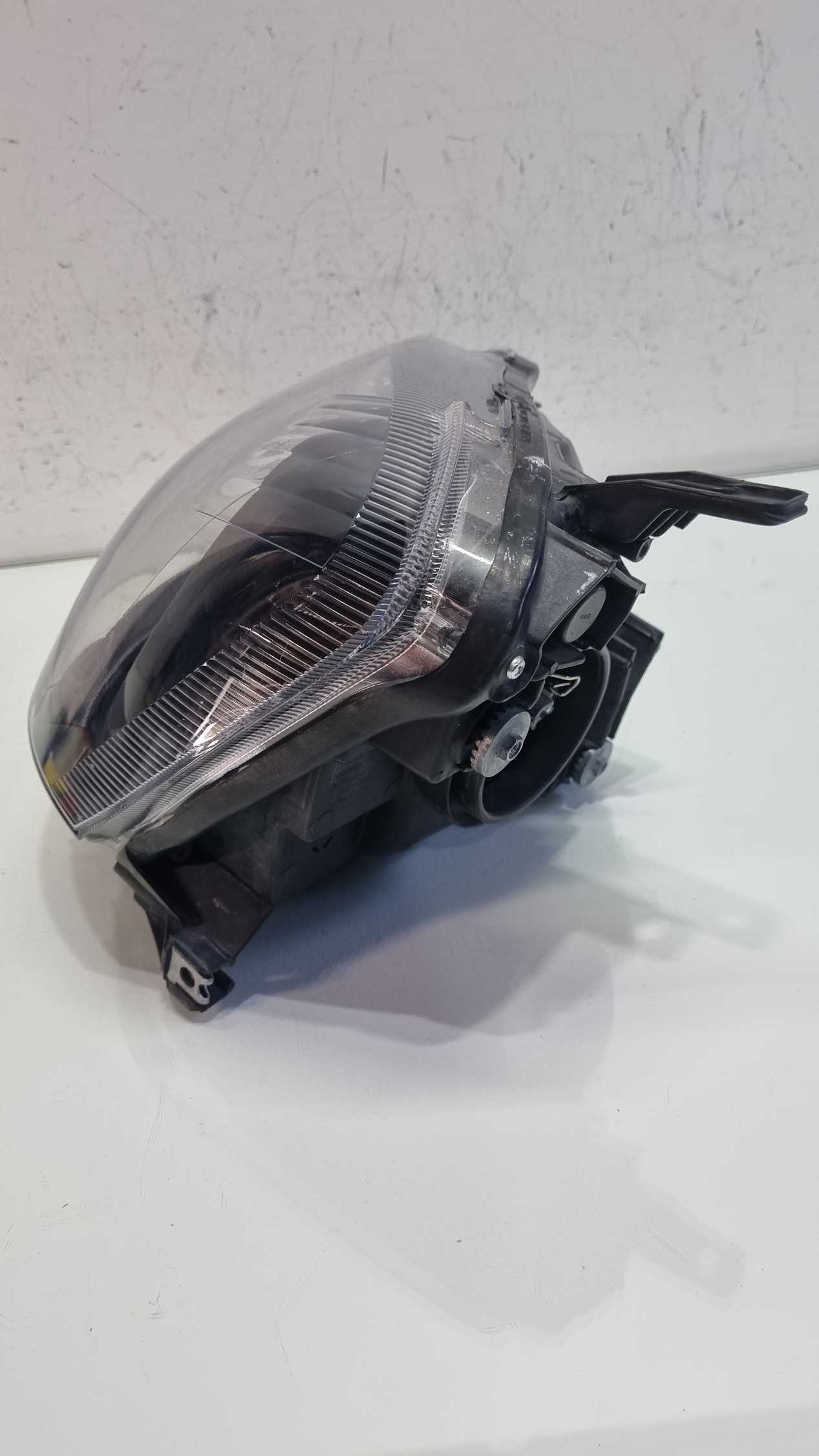 Farol lado esquerdo Toyota Etios modelo 2015/2019 2