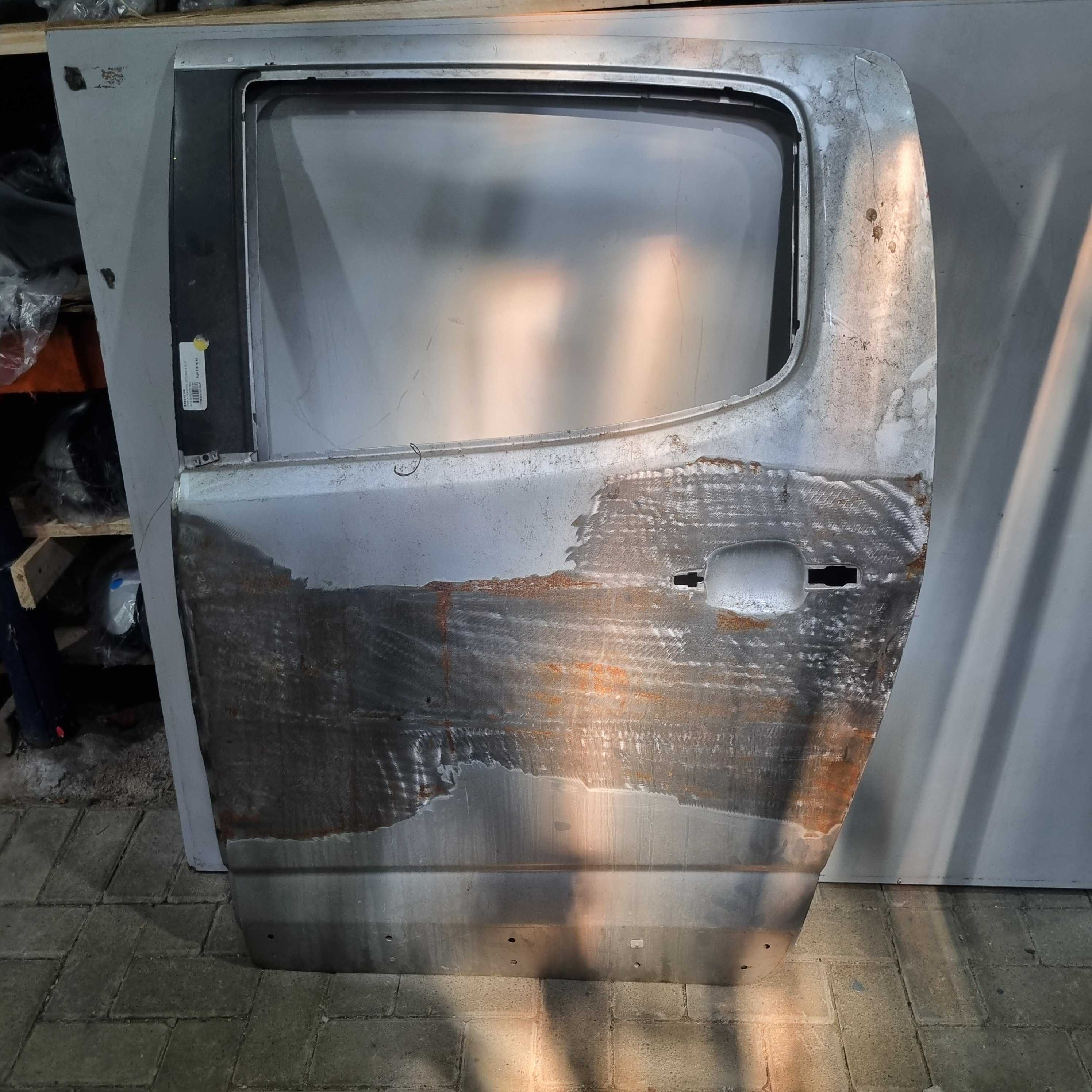 Porta traseira lado esquerdo recuperada s10 13/22 3