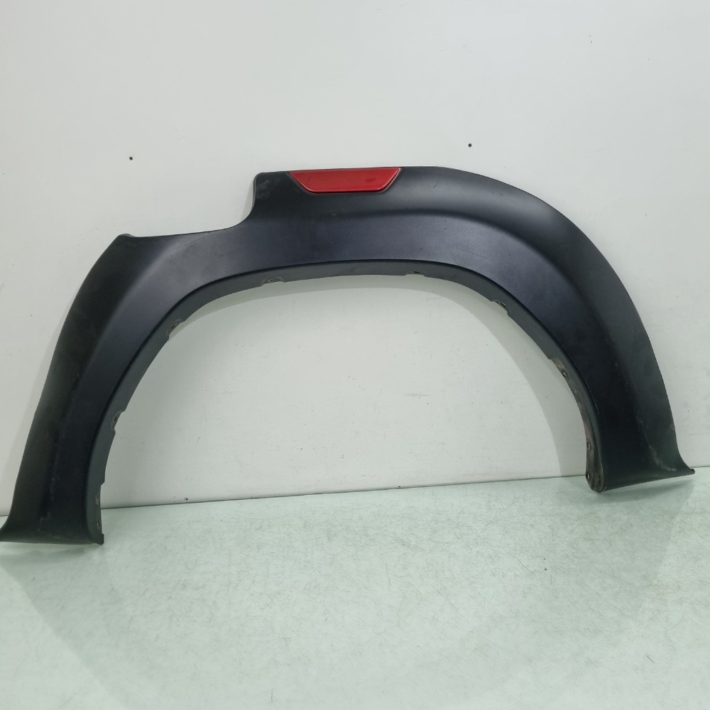 Moldura Lateral Traseira Esquerda Hilux 2016/2022 Recuperada
