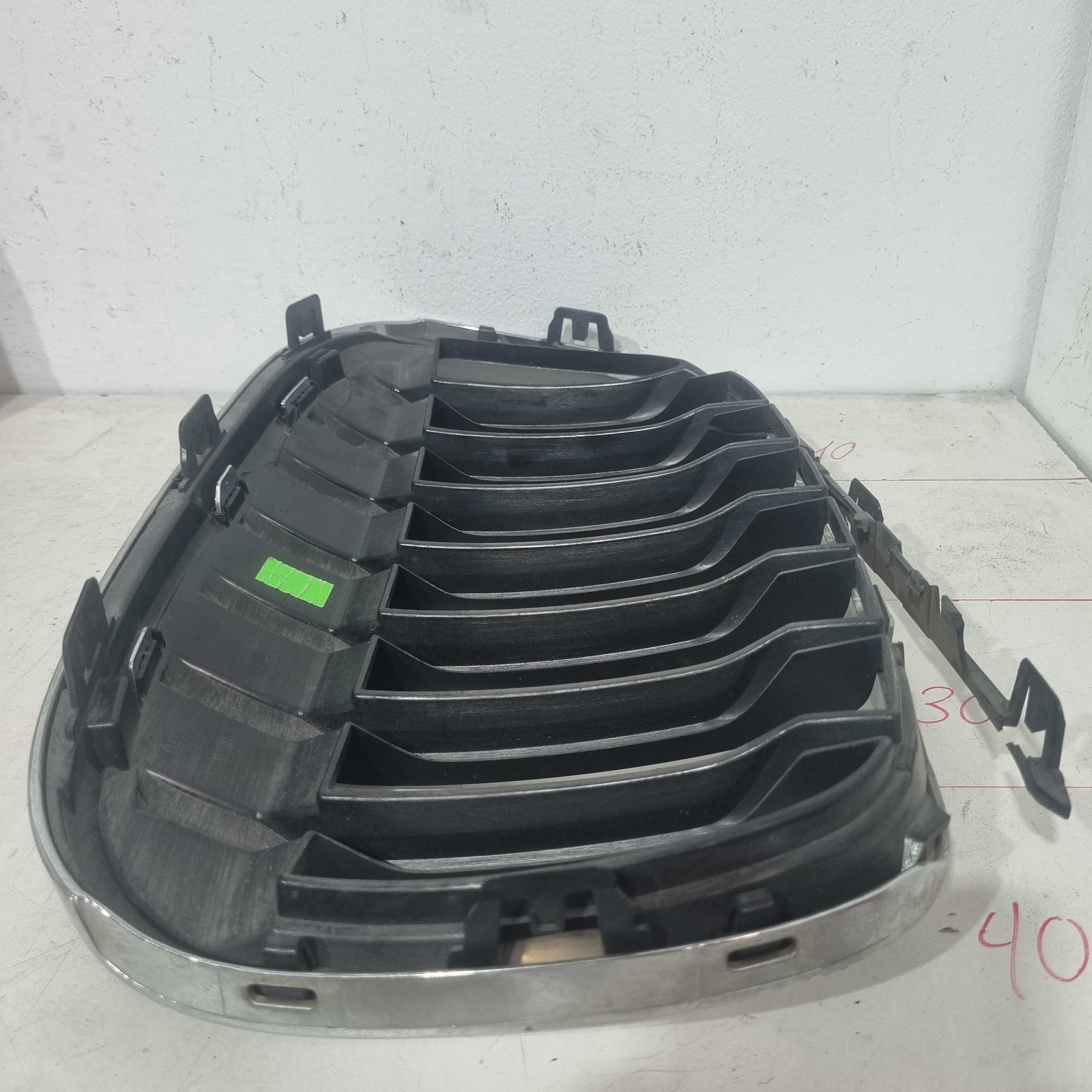 Grade Superior Direita Bmw X1 2016/2019 Original 3
