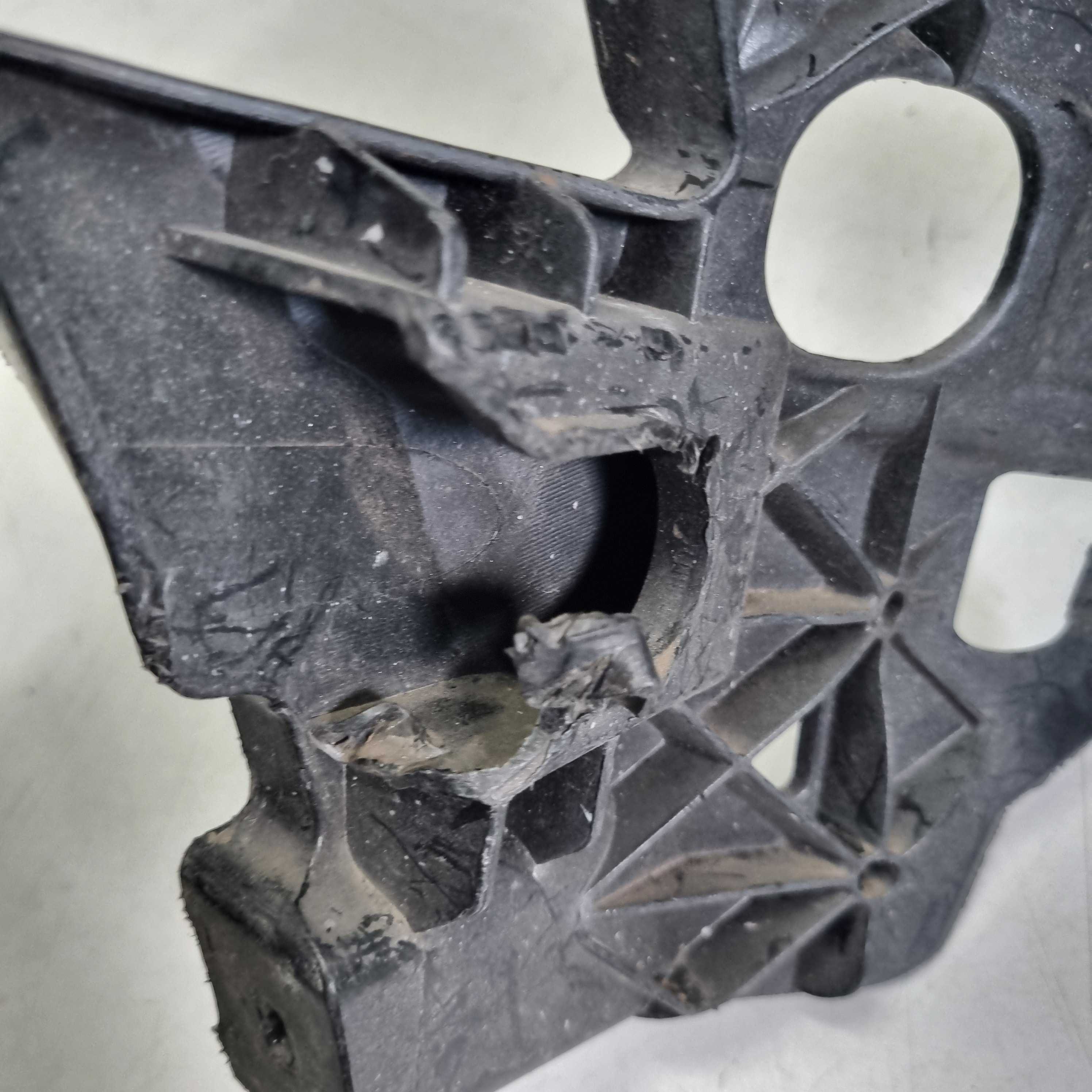 Guia Farol Esquerdo Mercedes-benz C180 2008/2012 Seminovo. 9