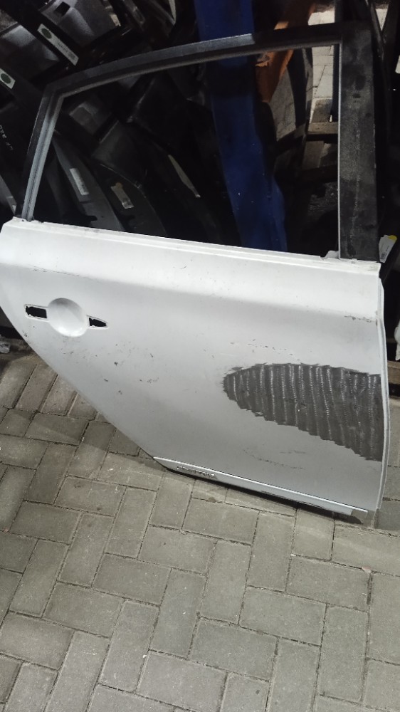 Porta traseira direita Nissan Sentra 2015/19 1