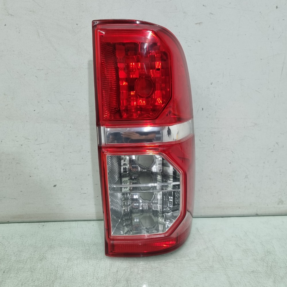 Lanterna Do Lado Direito Toyota Hilux Modelos 2016/2020 Direito/passageiro 1