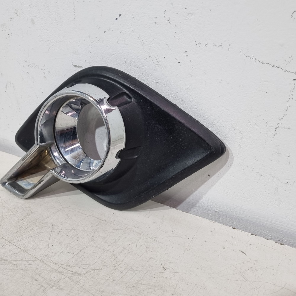 Moldura Farol De Milha Esquerdo Toyota Hilux 2016/2019 Esquerdo 2