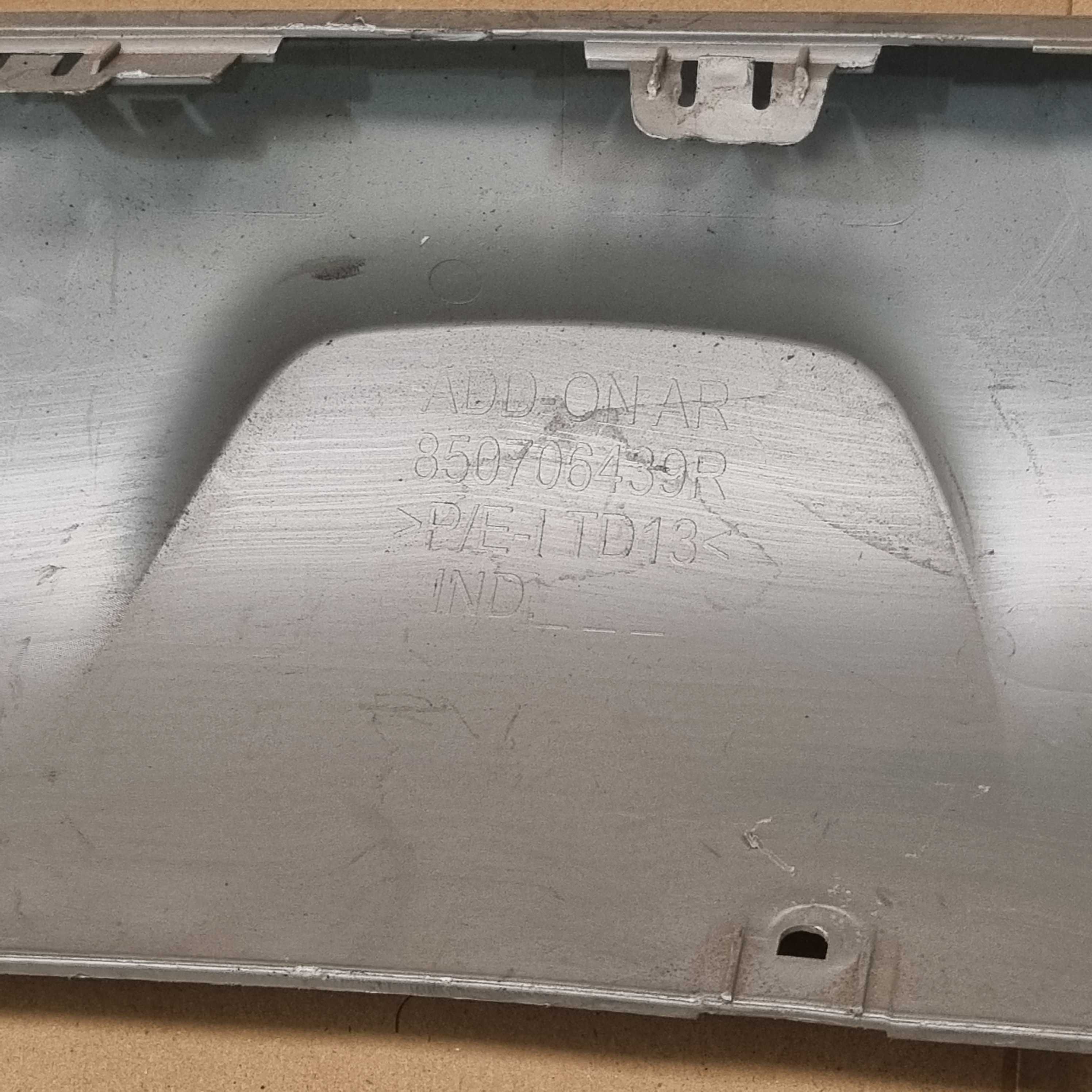 Moldura Inferior Parachoque Tras Renault Captur 2017/2023 Cinza 3