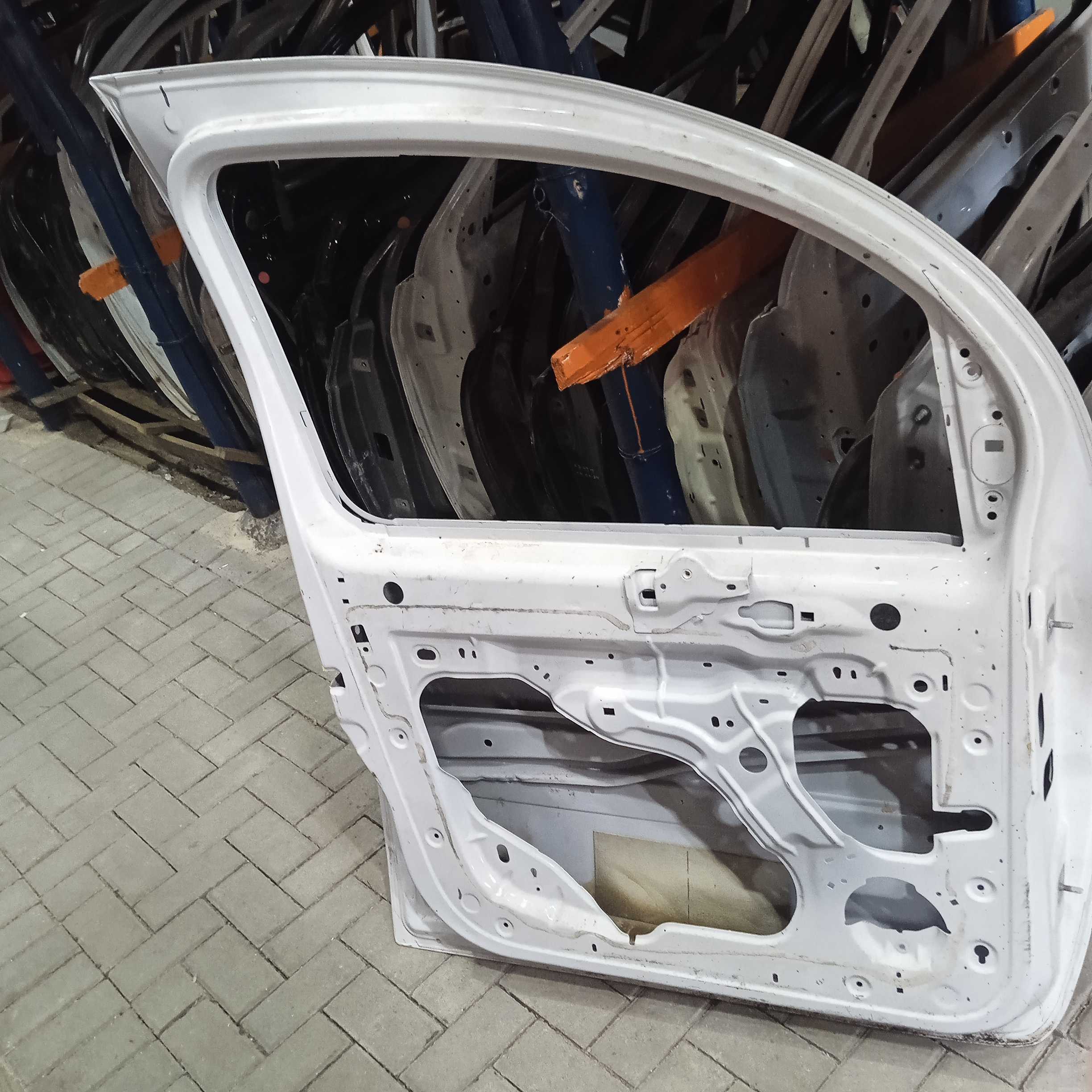 Porta  dianteira esquerda 2021/2024 1