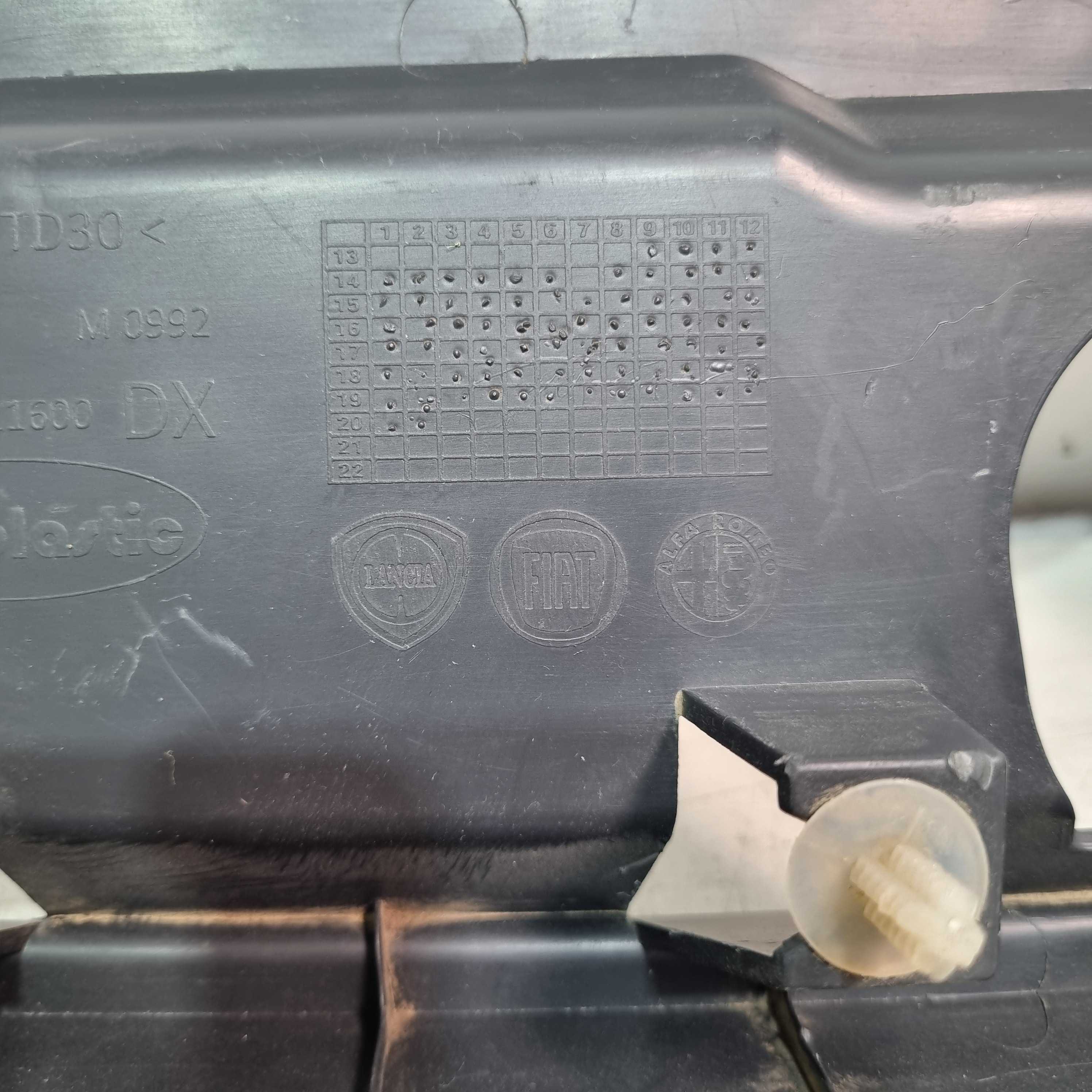 Moldura Lateral Do Lado Direito Fiat Fiorino 2014/2023 7