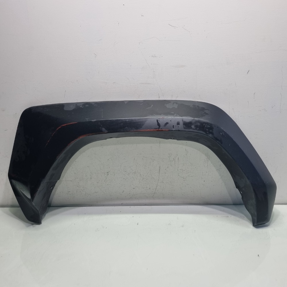 Moldura da lateral traseira direita hilux 18/23 original 1