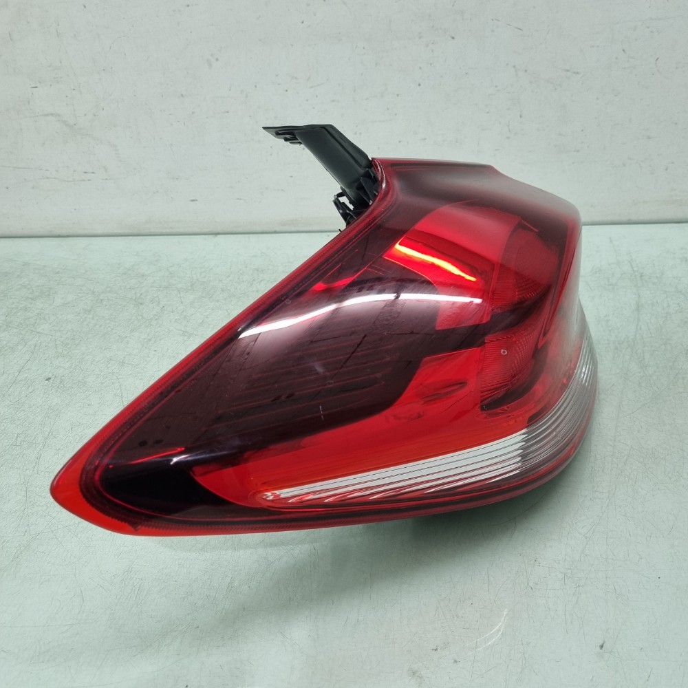 Lanterna Esquerda Sem LED Chevrolet Tracker 2020/2024 2