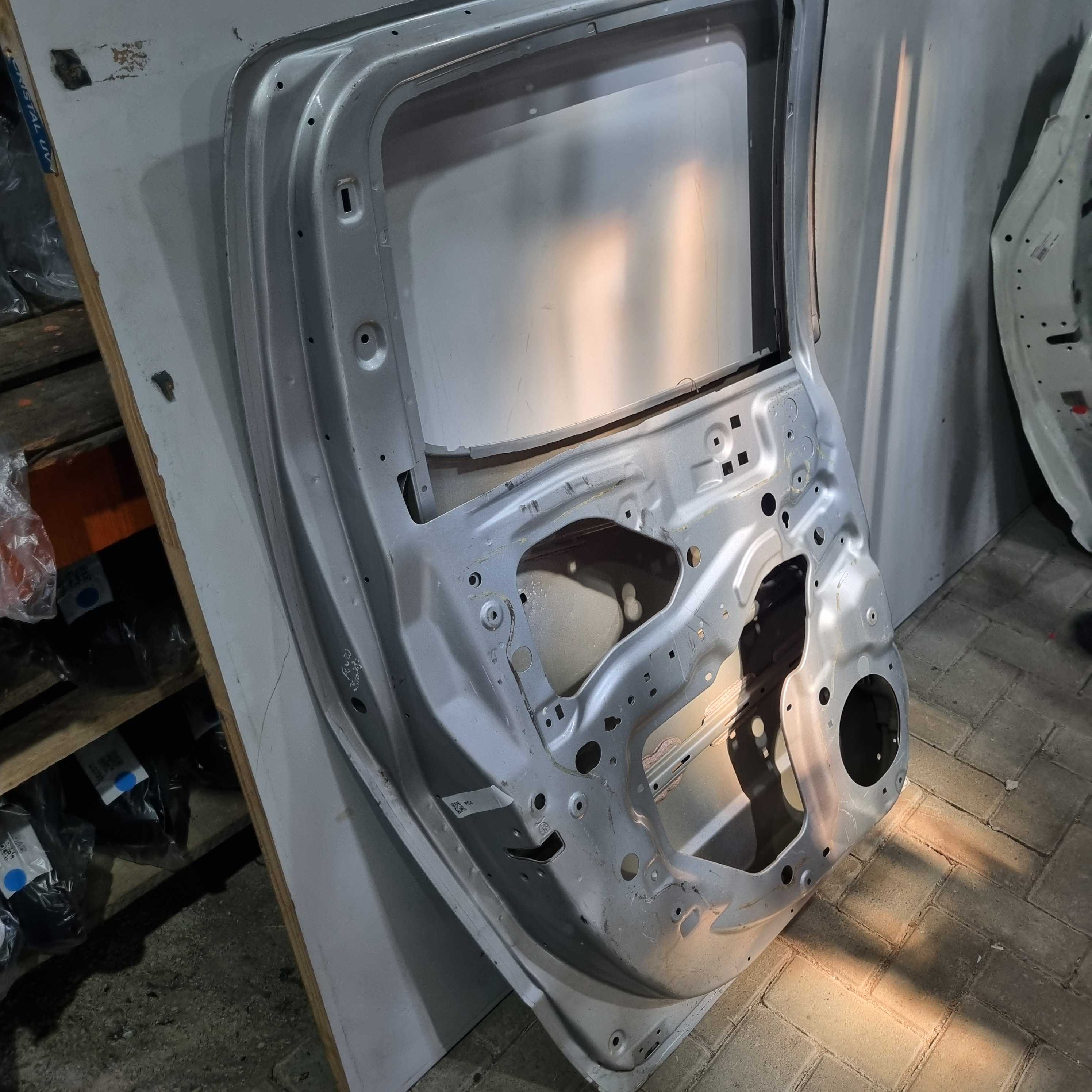 Porta traseira lado esquerdo recuperada s10 13/22 2