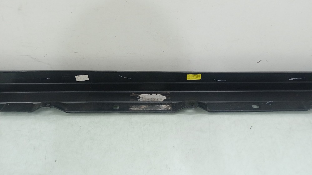 Spoiler Lateral Esquerdo Mercedes GLB 2017/2021 Original 4