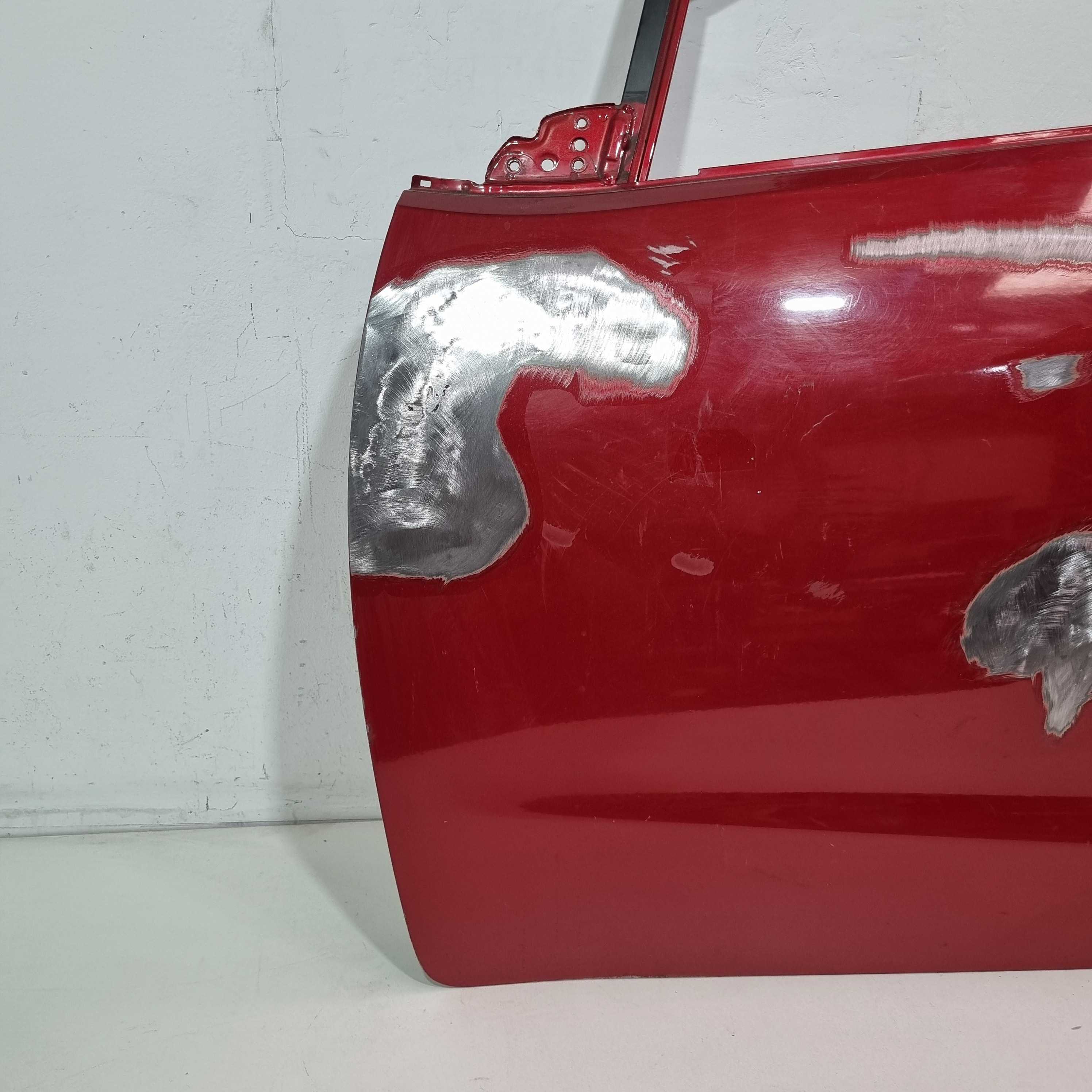 Porta Dianteira Do Lado Esquerdo Kia Cerato 2015/2020 Dianteira Esquerdo Vermelho 2