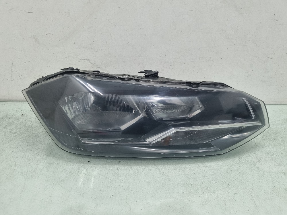 Farol Do Lado Direito Volkswagen Polo Modelos 2017/2022 Direito/passageiro 1
