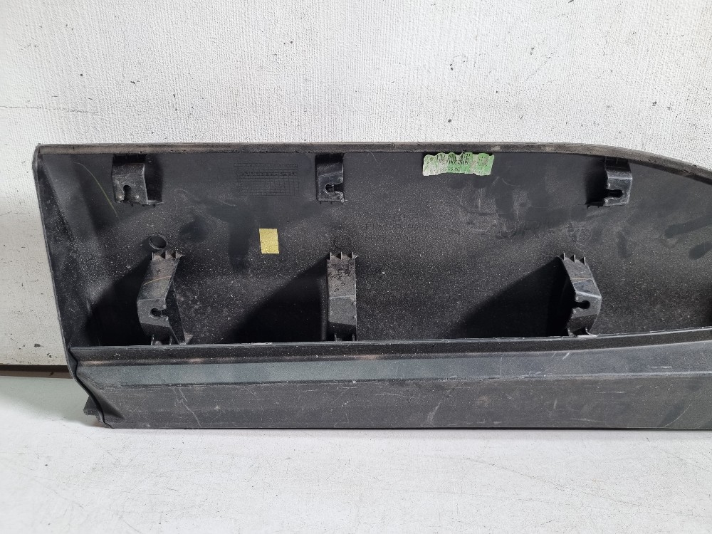 Friso Da Porta Traseira Dir. Corolla Cross 2022/2025 Usado. 3