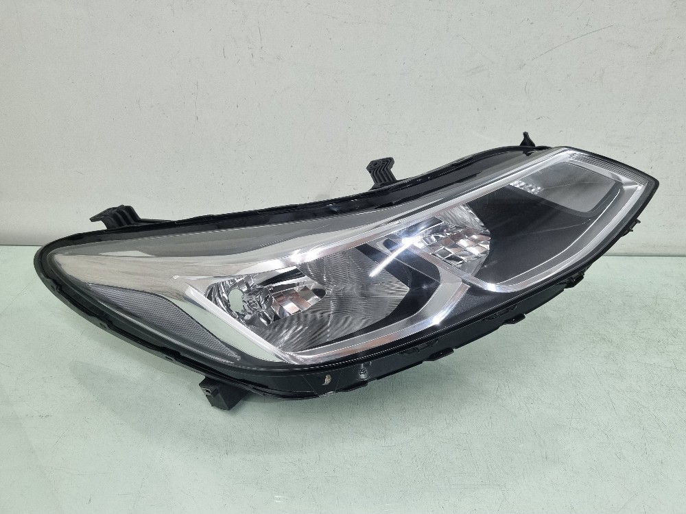 Farol Direito Sem Led Chevrolet Cruze 2017/2021 Recuperado. 1