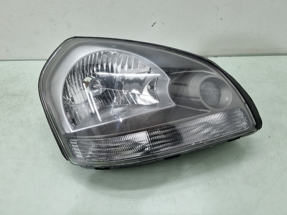 Farol Do Lado Direito Hyundai Tucson Modelos 2008/2012 Direito/passageiro