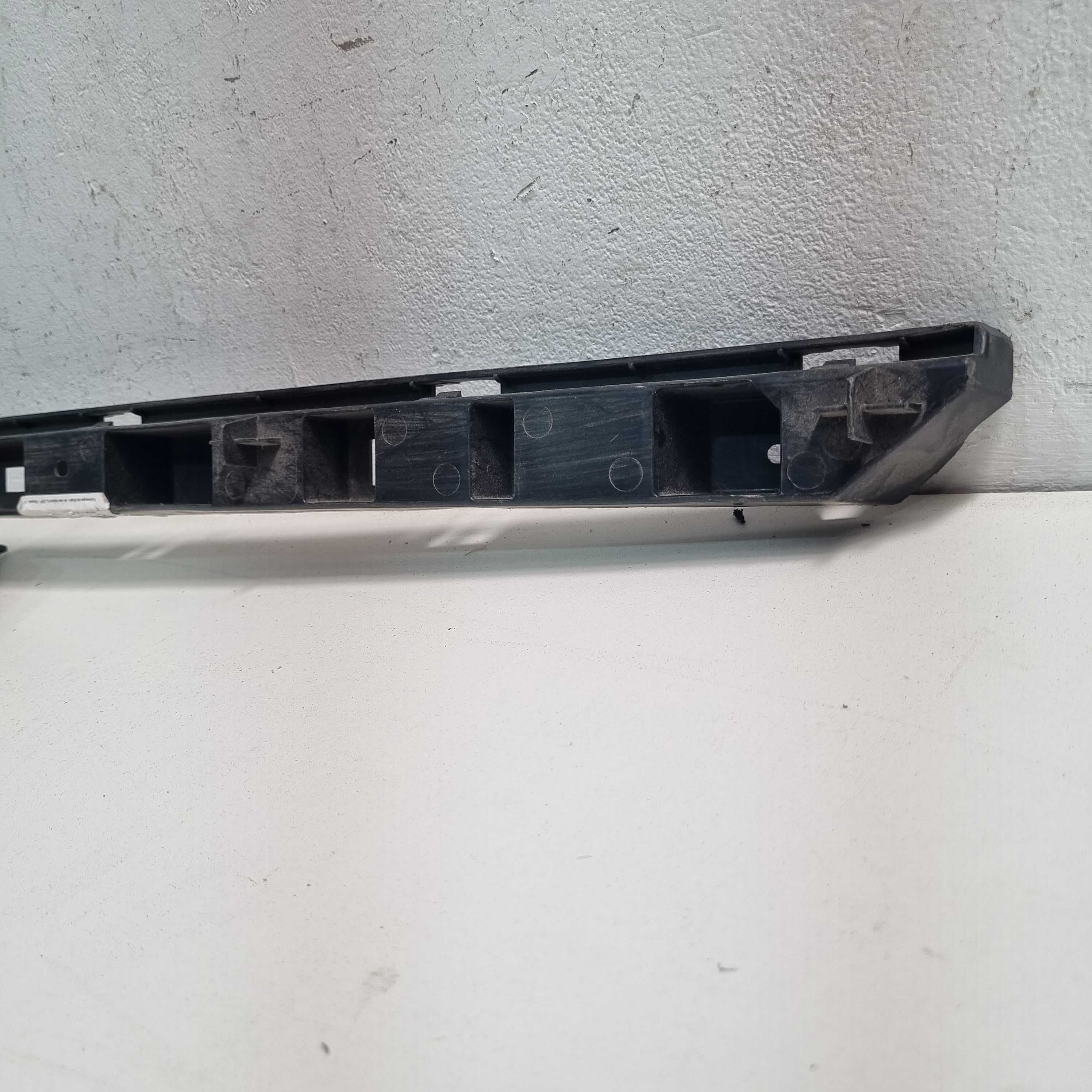 Guia Central Do Parachoque Traseiro Volkswagen Fox 2015/2020 2