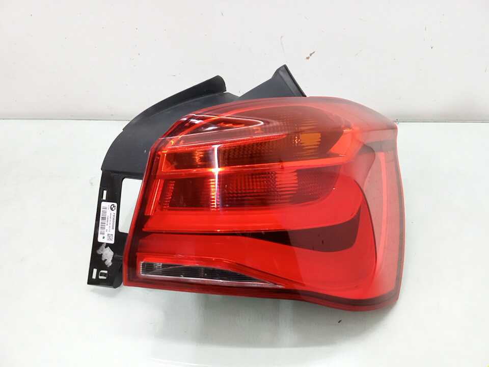 Lanterna direita BMW 118 2016 a 2019 original