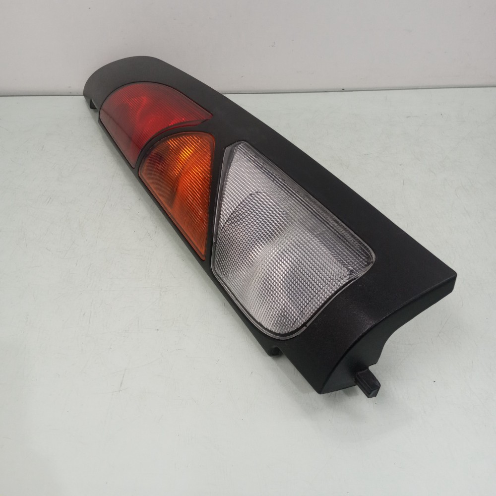 Lanterna Do Lado Direito Fiat Doblo Modelos 2005/2012 Direito/passageiro 2